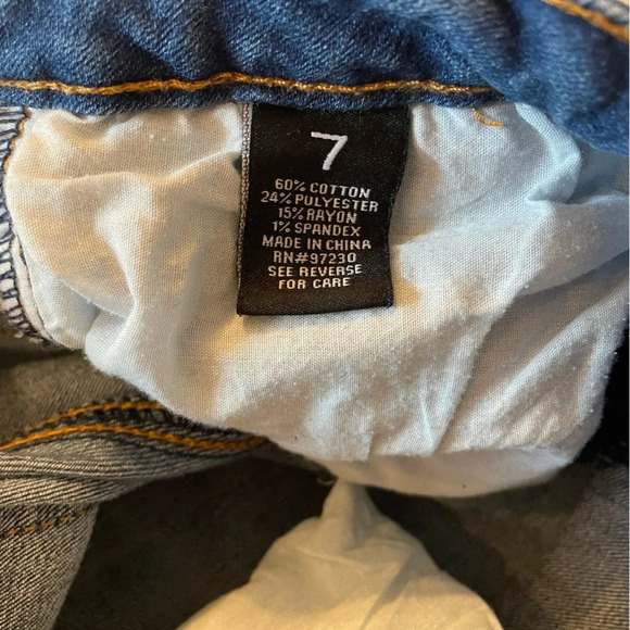 Almost Famous Distressed Denim Jeans Size 7 - Picture 7 of 8